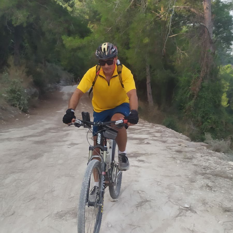 איציק חלויה