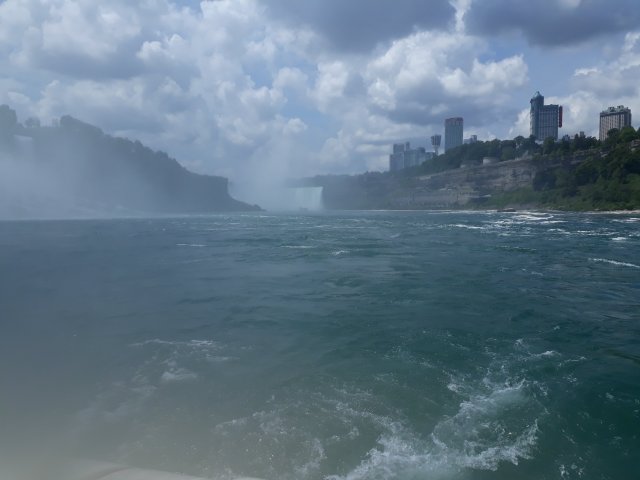 מפלי הניאגרה - שייט למפלים